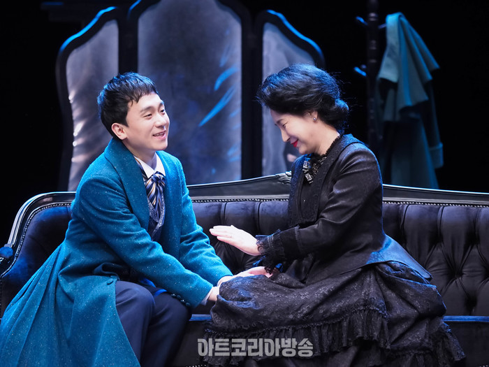 서울시극단 연극 '욘, John' 프레스콜(엘하르트 보르크만 역 이승우) 2024.03.29 사진 ⓒ아트코리아방송 이용선 기자