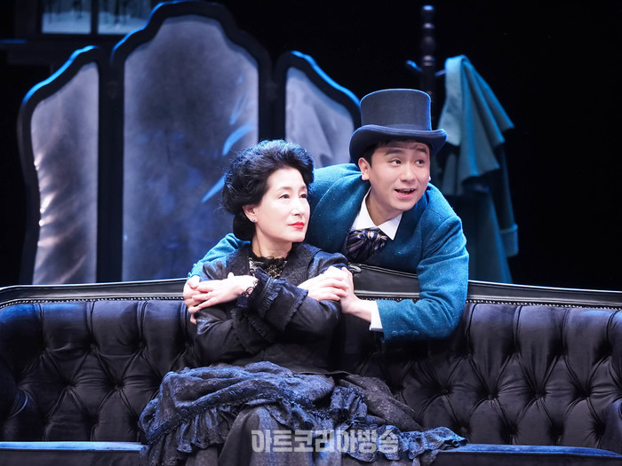 서울시극단 연극 '욘, John' 프레스콜(엘하르트 보르크만 역 이승우) 2024.03.29 사진 ⓒ아트코리아방송 이용선 기자