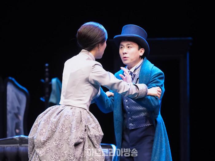 서울시극단 연극 '욘, John' 프레스콜(엘하르트 보르크만 역 이승우) 2024.03.29 사진 ⓒ아트코리아방송 이용선 기자