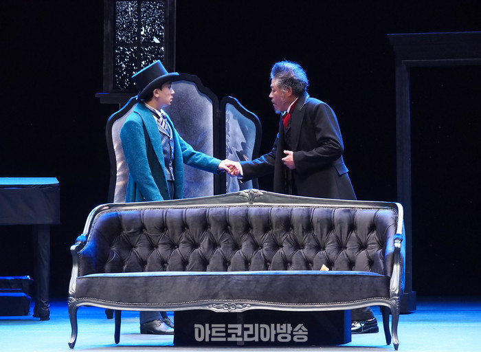 서울시극단 연극 '욘, John' 프레스콜(엘하르트 보르크만 역 이승우) 2024.03.29 사진 ⓒ아트코리아방송 이용선 기자