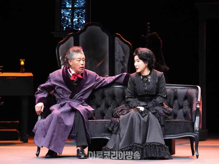 서울시극단 연극 '욘, John' 프레스콜(엘라 렌트하임 역 정아미) 2024.03.29 사진 ⓒ아트코리아방송 이용선 기자