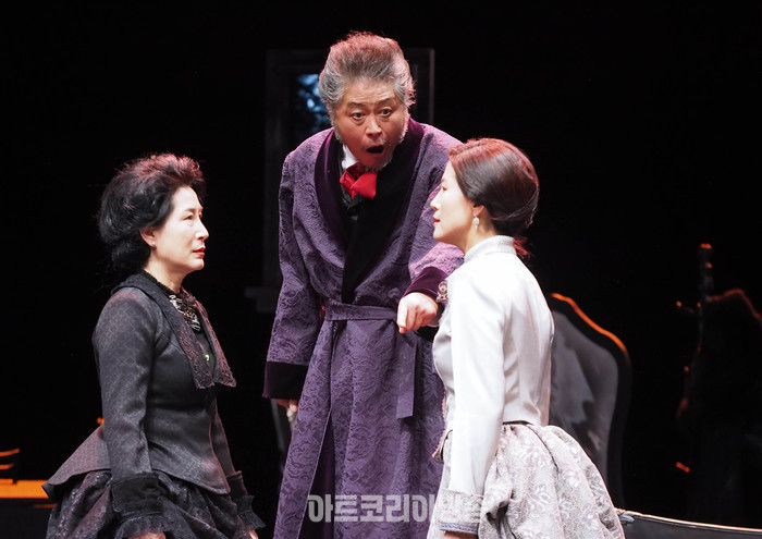 서울시극단 연극 '욘, John' 프레스콜(엘라 렌트하임 역 정아미) 2024.03.29 사진 ⓒ아트코리아방송 이용선 기자