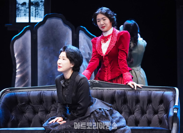 서울시극단 연극 '욘, John' 프레스콜(화니 빌톤 역 최나라) 2024.03.29 사진 ⓒ아트코리아방송 이용선 기자