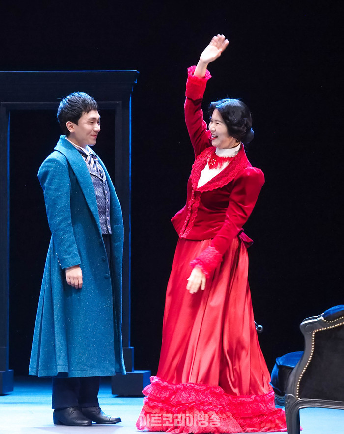 서울시극단 연극 '욘, John' 프레스콜(화니 빌톤 역 최나라) 2024.03.29 사진 ⓒ아트코리아방송 이용선 기자