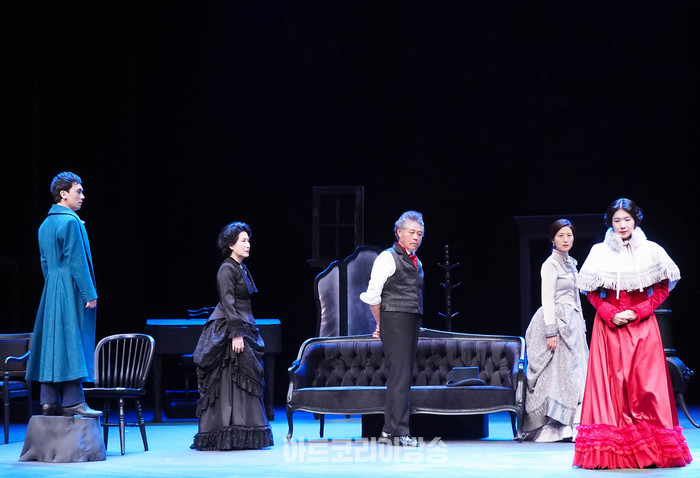 서울시극단 연극 '욘, John' 프레스콜(화니 빌톤 역 최나라) 2024.03.29 사진 ⓒ아트코리아방송 이용선 기자