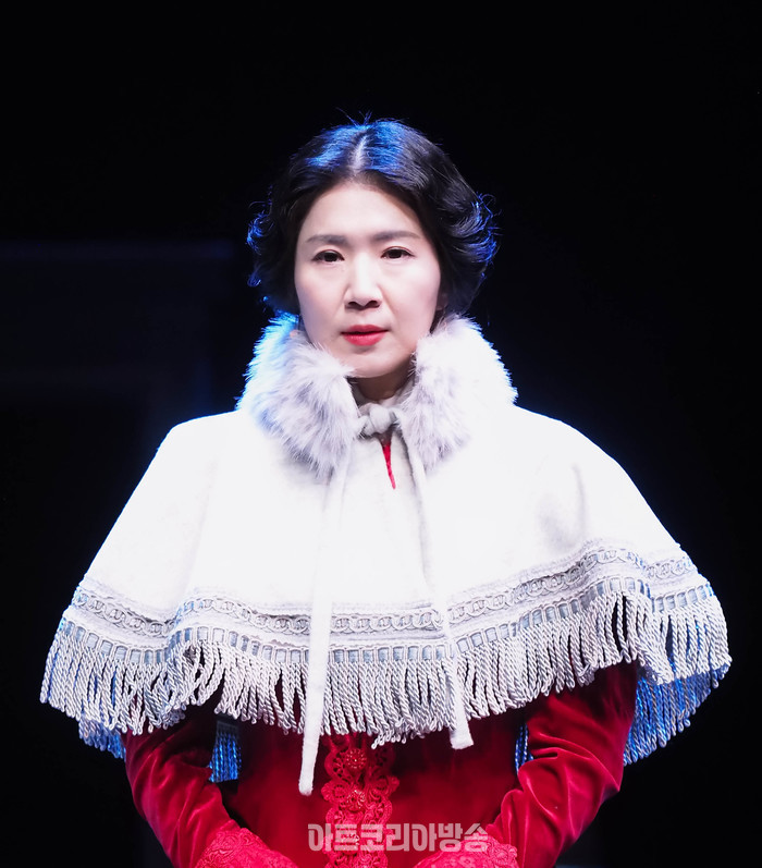 서울시극단 연극 '욘, John' 프레스콜(화니 빌톤 역 최나라) 2024.03.29 사진 ⓒ아트코리아방송 이용선 기자