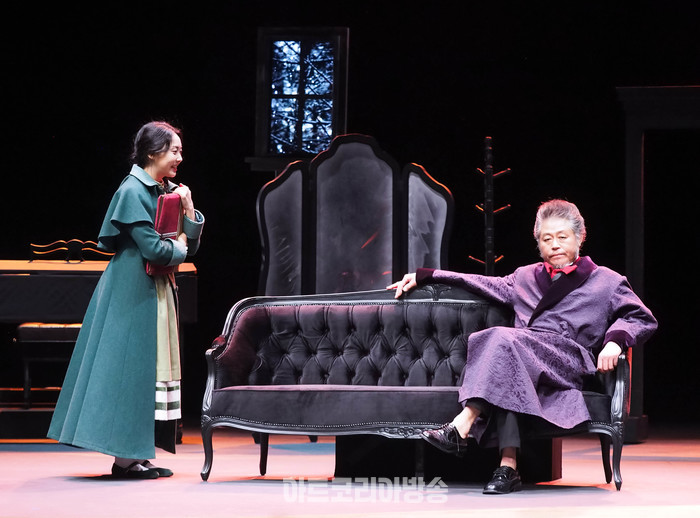 서울시극단 연극 '욘, John' 프레스콜(욘 가브리엘 보르크만 역 이남희) 2024.03.29 사진 ⓒ아트코리아방송 이용선 기자