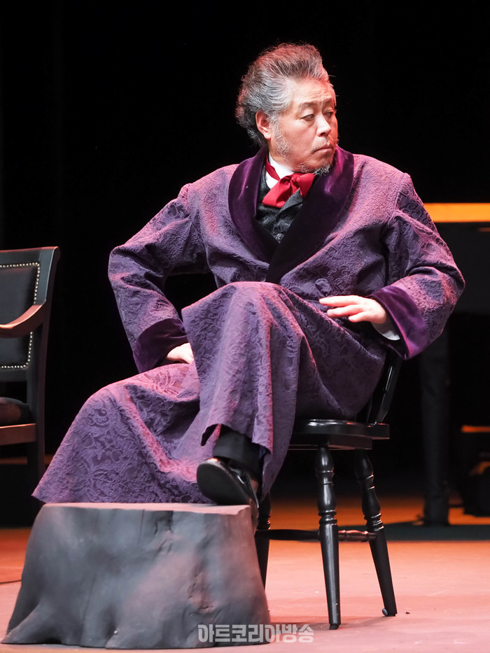 서울시극단 연극 '욘, John' 프레스콜(욘 가브리엘 보르크만 역 이남희) 2024.03.29 사진 ⓒ아트코리아방송 이용선 기자