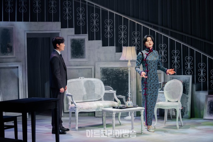 연극 '엠·버터플라이' 공연 사진(르네 역 이동하, 송 릴링 역 최정우) 제공 연극열전
