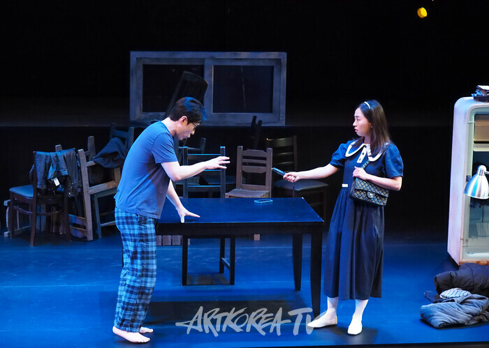 연극 '실종법칙' 프레스콜(민우 역 이형훈, 유영 역 노수산나) 2024.04.16 사진 ⓒ아트코리아방송 이용선 기자​