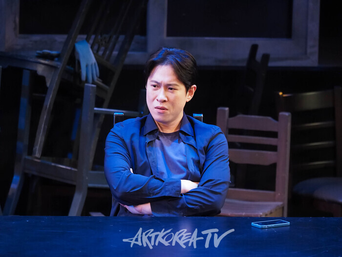 연극 '실종법칙' 프레스콜(민우 역 이형훈) 2024.04.16 사진 ⓒ아트코리아방송 이용선 기자​