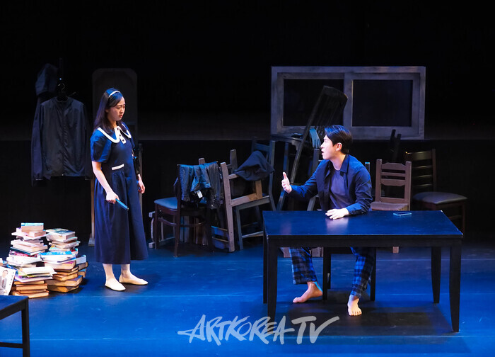 연극 '실종법칙' 프레스콜(민우 역 이형훈, 유영 역 노수산나) 2024.04.16 사진 ⓒ아트코리아방송 이용선 기자​