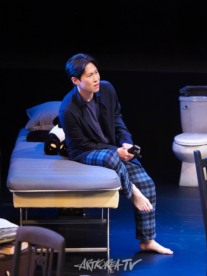 연극 '실종법칙' 프레스콜(민우 역 이형훈) 2024.04.16 사진 ⓒ아트코리아방송 이용선 기자​