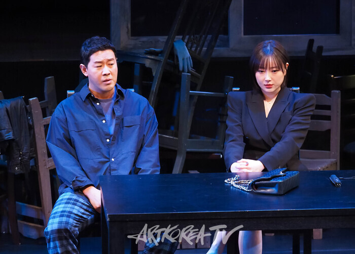 연극 '실종법칙' 프레스콜(민우 역 심완준, 유영 역 금조) 2024.04.16 사진 ⓒ아트코리아방송 이용선 기자​