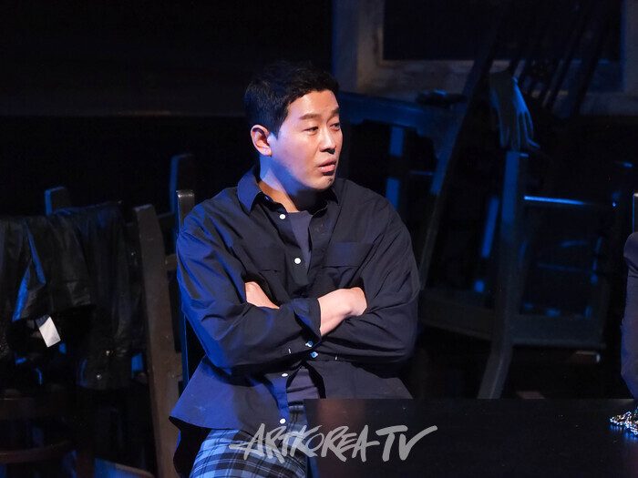연극 '실종법칙' 프레스콜(민우 역 심완준) 2024.04.16 사진 ⓒ아트코리아방송 이용선 기자​