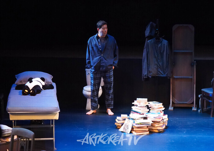 연극 '실종법칙' 프레스콜(민우 역 심완준) 2024.04.16 사진 ⓒ아트코리아방송 이용선 기자​