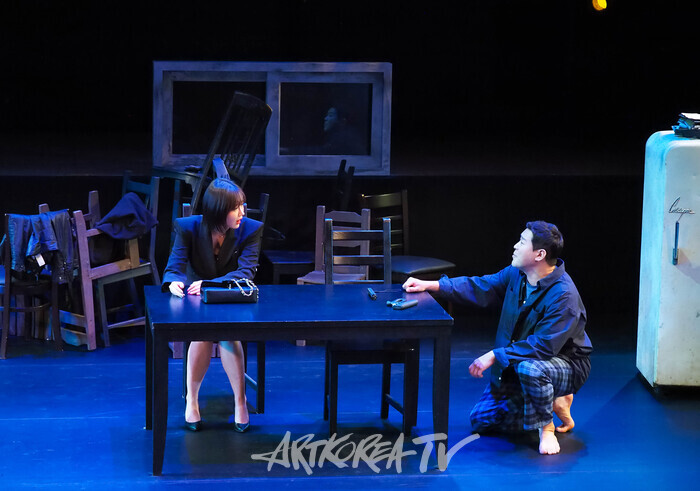 연극 '실종법칙' 프레스콜(민우 역 심완준, 유영 역 금조) 2024.04.16 사진 ⓒ아트코리아방송 이용선 기자​