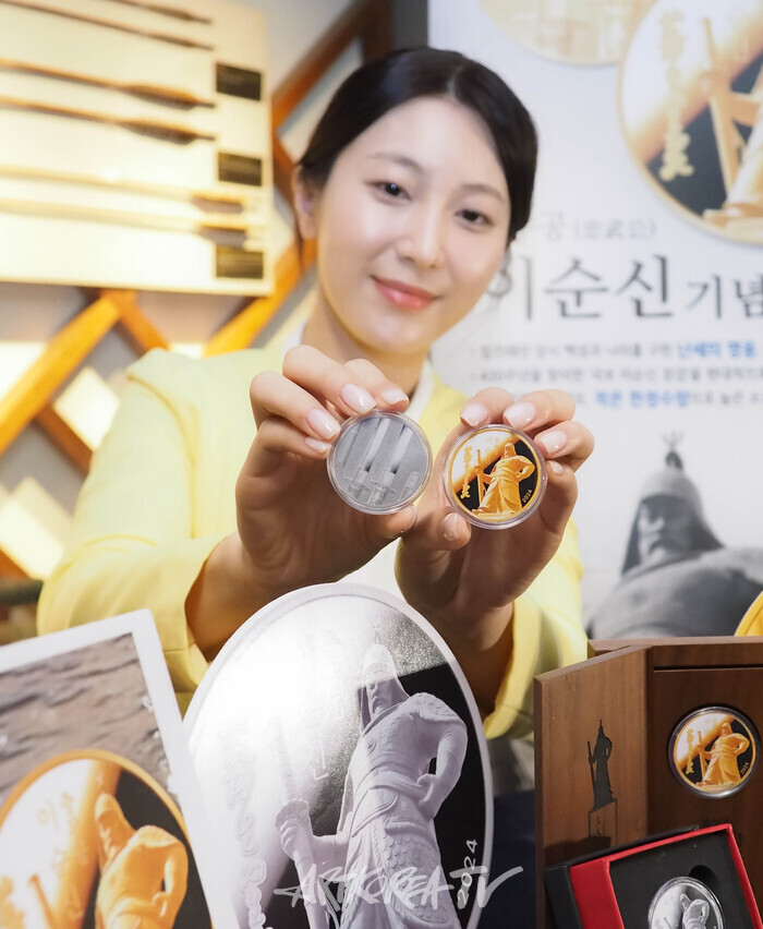 '충무공 이순신' 기념 메달 포토 세션 행사. 2024.04.22 사진 ⓒ아트코리아방송 이용선 기자​