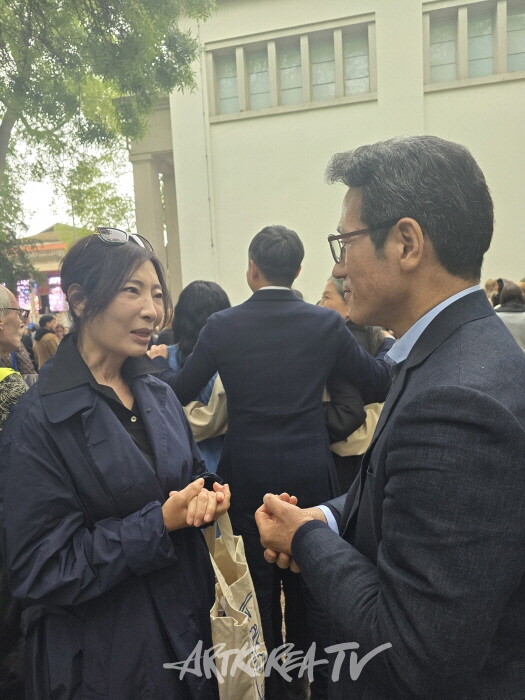 오지윤 작가 '생명의 바다 시리즈' '60회 베니스 비엔날레 출품-정병국위원장과