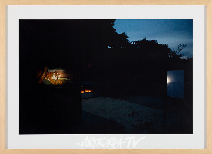 박찬경(b. 1965)〈어떤 산 - 갑사〉2008Digital color print46.5 x 70 cmCourtesy of the artist and Kukje Gallery이미지 제공: 국제갤러리