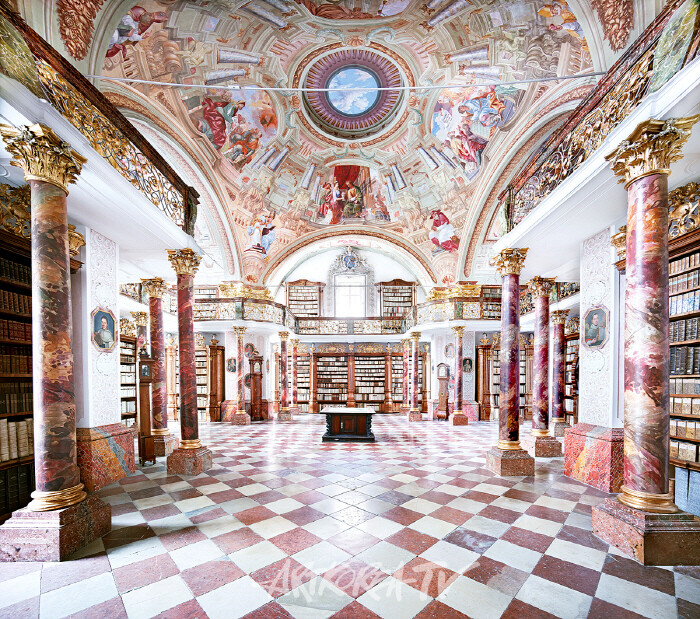 칸디다 회퍼(b. 1944) 〈Zisterzienserstift Schlierbach I 2014〉C-Print180 x 198 cmCourtesy of the artist and Kukje Gallery© Candida Höfer / VG Bild-Kunst, Bonn 2014