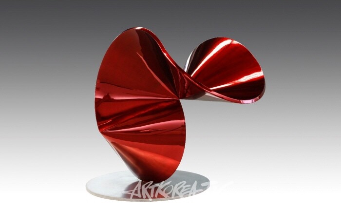 Point-Red Bird. 36x57x50cm.Stainless Steel. 2008