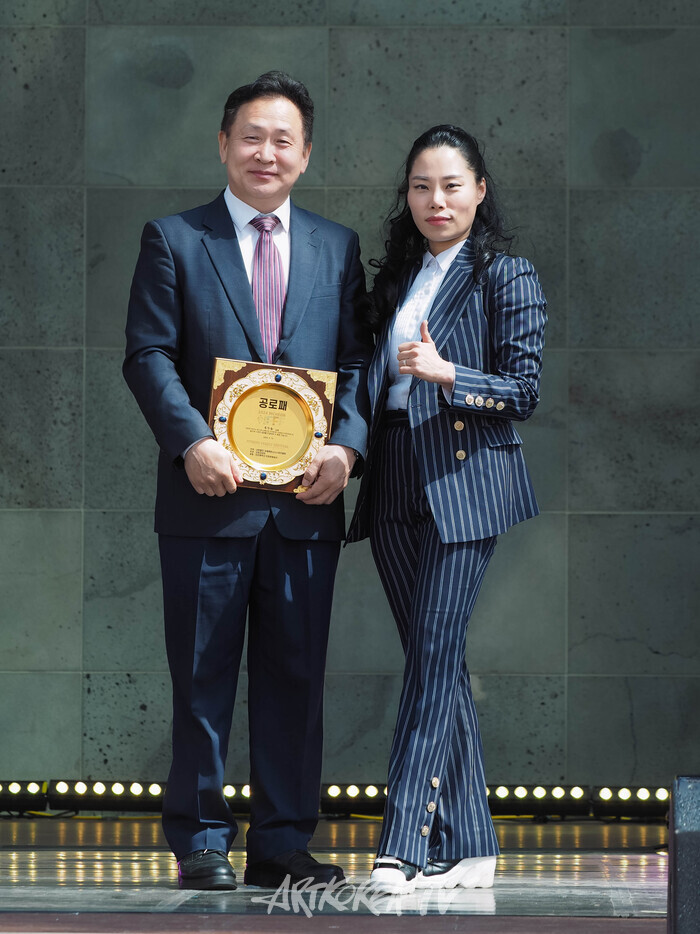 2024 제1회 인천 피트니스 페스티벌(한국체육지능위원회 교육부 유창완 위원장과 인천 피트니스  패밀리 페스티벌 대회장) 2024.05.12 사진 ⓒ아트코리아방송 이용선 기자​