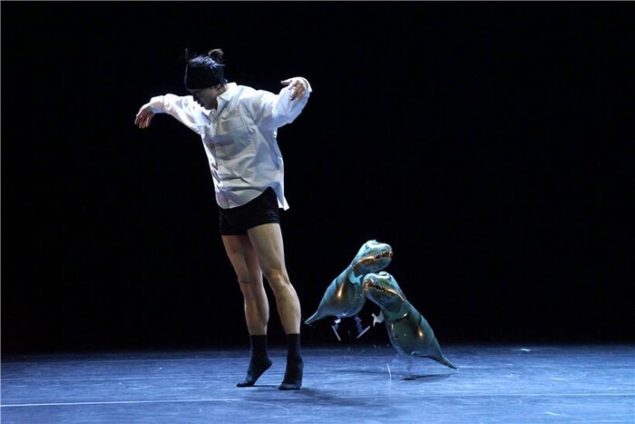 '제33회 인천무용제' 초청작품인 중국 Yang Wei-jia 안무가의 'Follow' 제공 대한무용협회 인천광역시지회