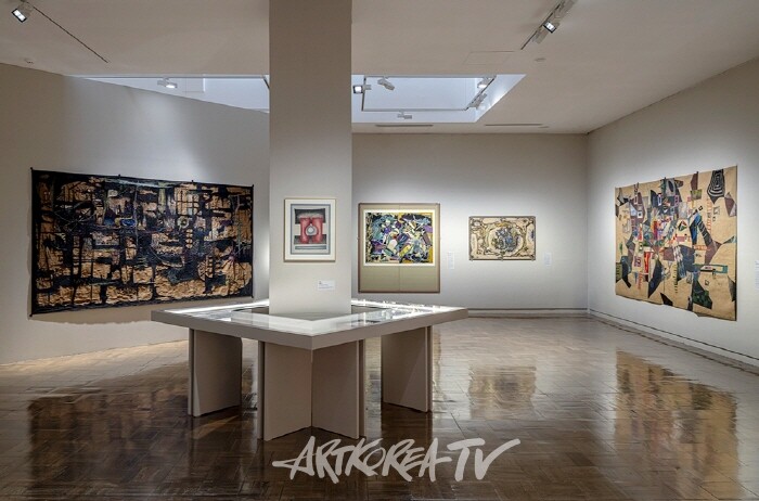 «한국 근현대 자수: 태양을 잡으려는 새들» 전시 전경