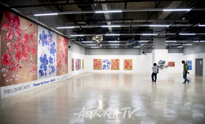 안영나 한국화 'Flower No Flower-황금시대' 개인전