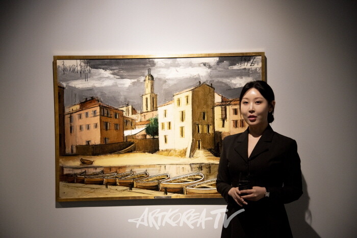 최예림 도슨트가 전시를 설명하고 있다.