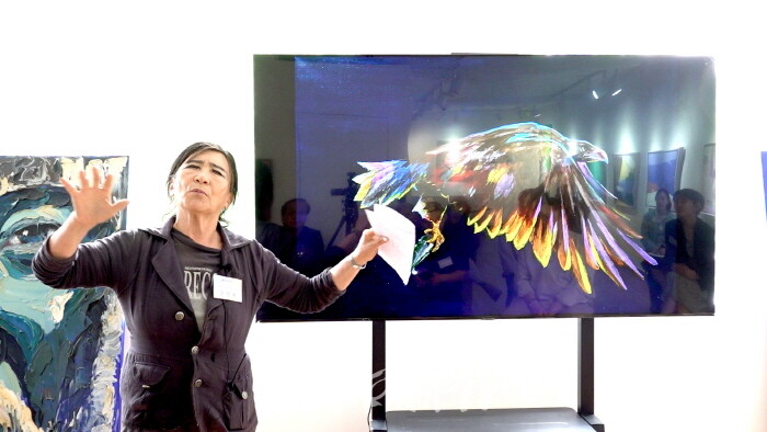 미국 오이코스대학교 서양화과 강정희 교수가 특강을 하고 있다.