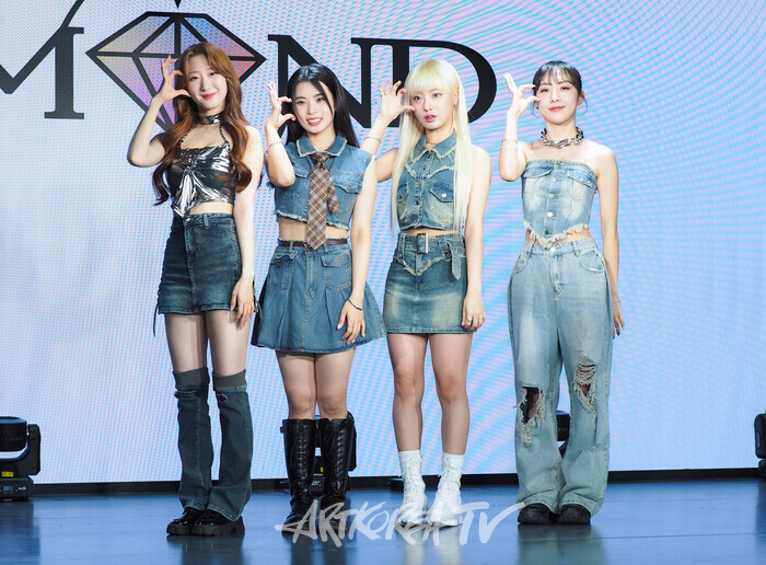 걸그룹 아이몬드(I:MOND) 싱글 앨범  'We are gravity'발매 기념 쇼케이스(사진 왼쪽부터 영원, 미쿠, 이설, 아현) 2024.05.31 사진  ⓒ아트코리아방송 이용선 기자