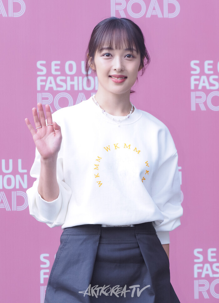 '서울패션로드 2024 at 석촌호수' 포토월 행사(김보라) 2024.05.31 사진 ⓒ아트코리아방송 이용선 기자