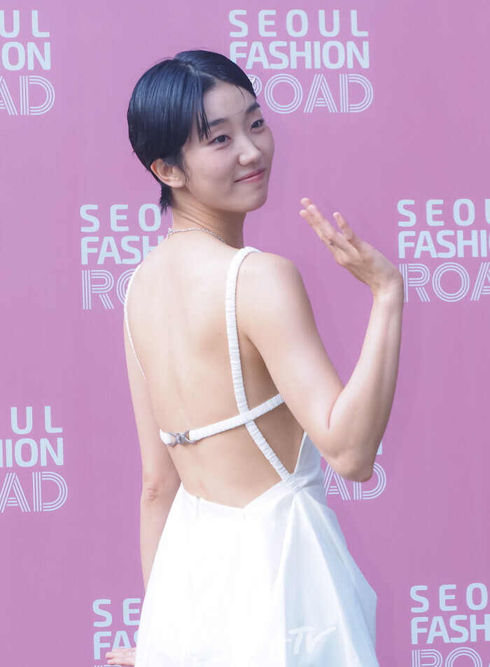 '서울패션로드 2024 at 석촌호수' 포토월 행사(이주영) 2024.05.31 사진 ⓒ아트코리아방송 이용선 기자