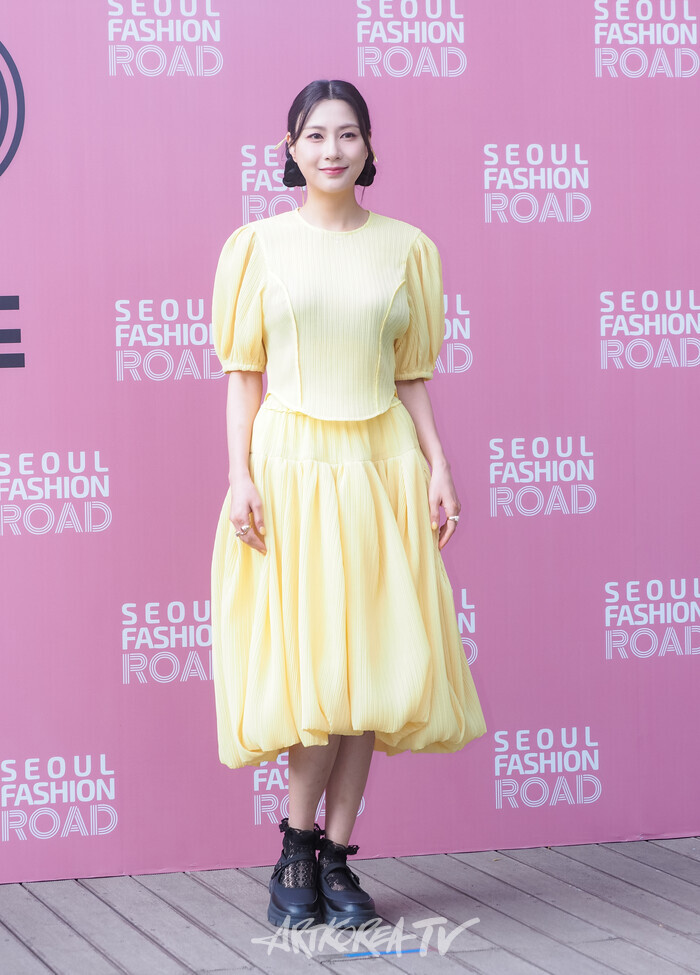 '서울패션로드 2024 at 석촌호수' 포토월 행사(오아영) 2024.05.31 사진 ⓒ아트코리아방송 이용선 기자