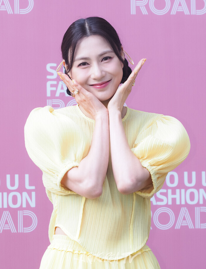 '서울패션로드 2024 at 석촌호수' 포토월 행사(오아영) 2024.05.31 사진 ⓒ아트코리아방송 이용선 기자