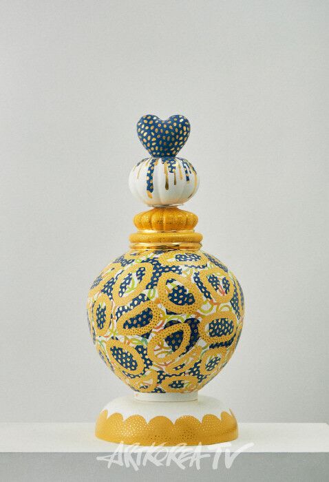 이재권, Blue heart Moon Chalice, 2023, ceramic, glaze, gold, 60x32x32cm