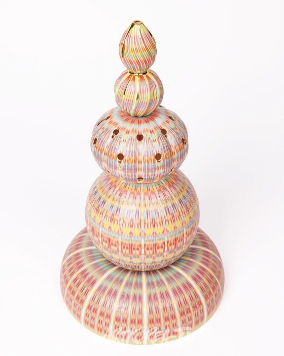 이재권, Sweet illusion 1, 2023, ceramic, glaze, gold, 48x28x28cm
