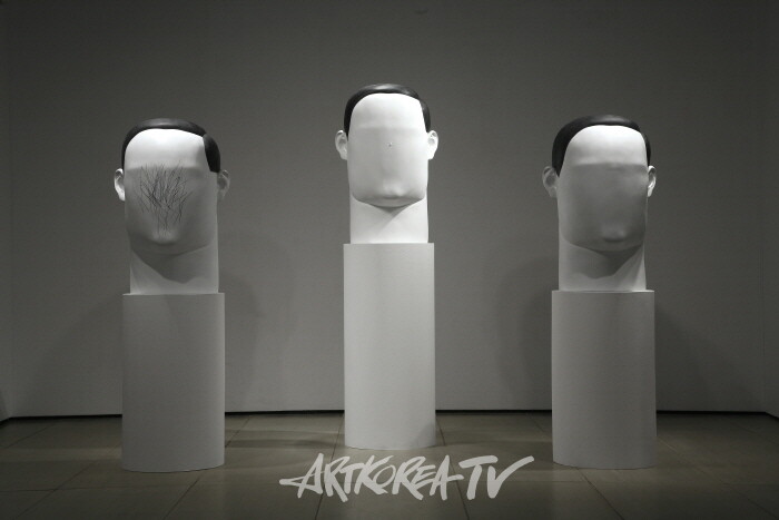 김인배 -[델러 혼 데이니(Deller hon Dainy)], 2007, 레진 연필, 가변 크기