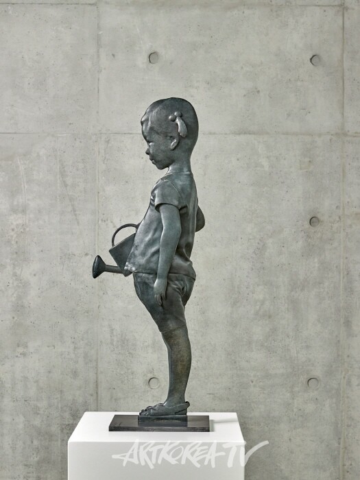 이환권,무제 (Untitled), h81.2×w17xd24cm, bronze, (plate stainless steel), 2023