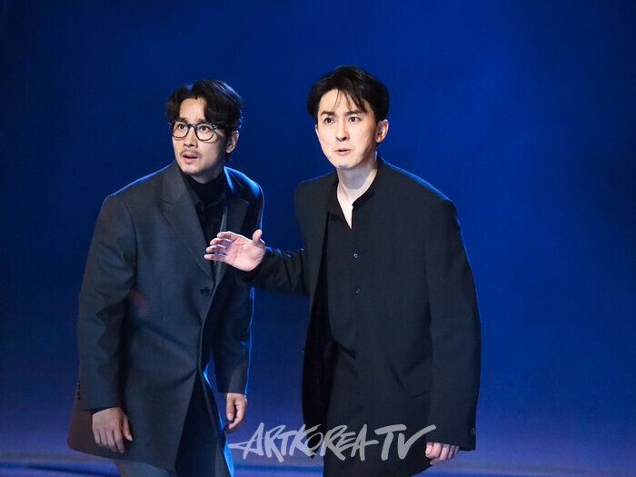 연극 '햄릿' 프레스콜(햄릿 역 강필석,  레어티즈 역 정환). 2024.06.13 사진 ⓒ아트코리아방송 이용선 기자