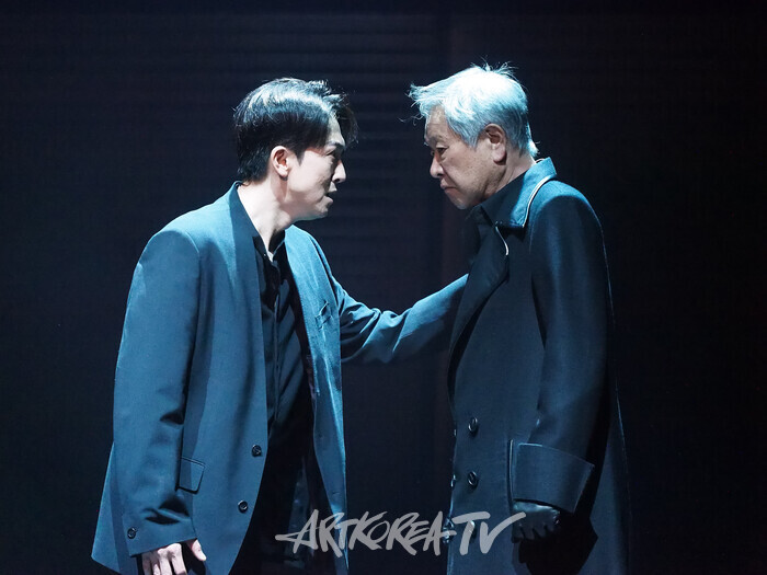 연극 '햄릿' 프레스콜(햄릿 역 강필석, 선왕 역 이호재). 2024.06.13 사진 ⓒ아트코리아방송 이용선 기자