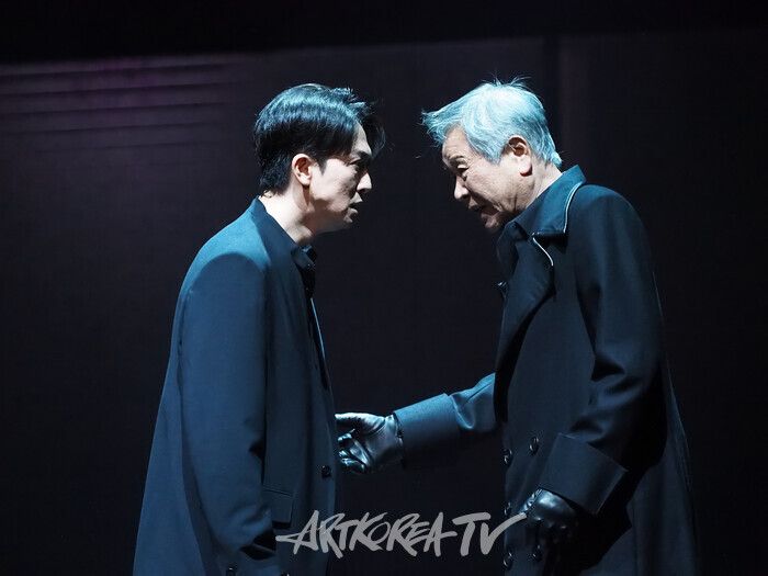 연극 '햄릿' 프레스콜(햄릿 역 강필석, 선왕 역 이호재). 2024.06.13 사진 ⓒ아트코리아방송 이용선 기자