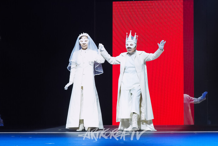 연극 '햄릿' 프레스콜(배우 1 역 박정자, 배우 2 역 손숙). 2024.06.13 사진 ⓒ아트코리아방송 이용선 기자