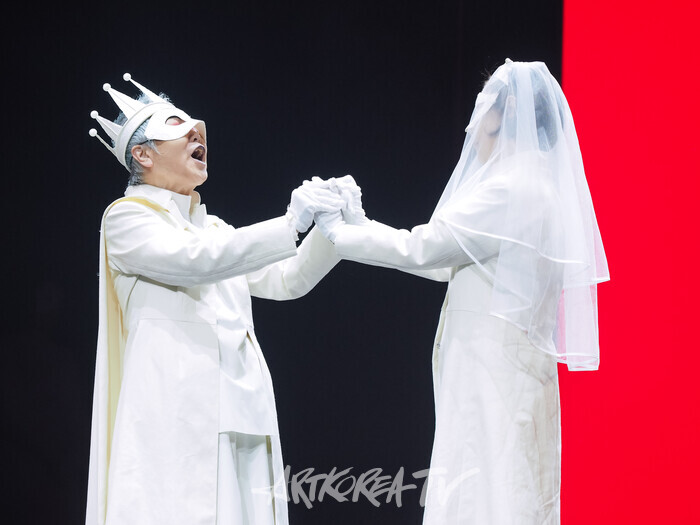 연극 '햄릿' 프레스콜(배우 1 역 박정자, 배우 2 역 손숙). 2024.06.13 사진 ⓒ아트코리아방송 이용선 기자