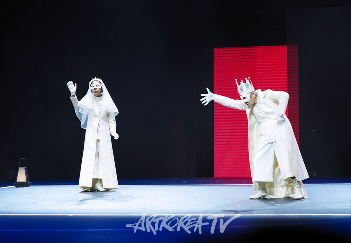 연극 '햄릿' 프레스콜(배우 1 역 박정자, 배우 2 역 손숙). 2024.06.13 사진 ⓒ아트코리아방송 이용선 기자