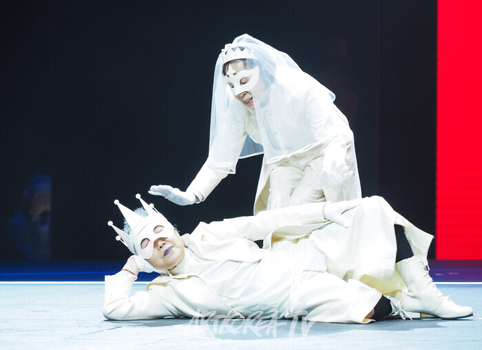 연극 '햄릿' 프레스콜(배우 1역 박정자, 배우 2 역 손숙). 2024.06.13 사진 ⓒ아트코리아방송 이용선 기자