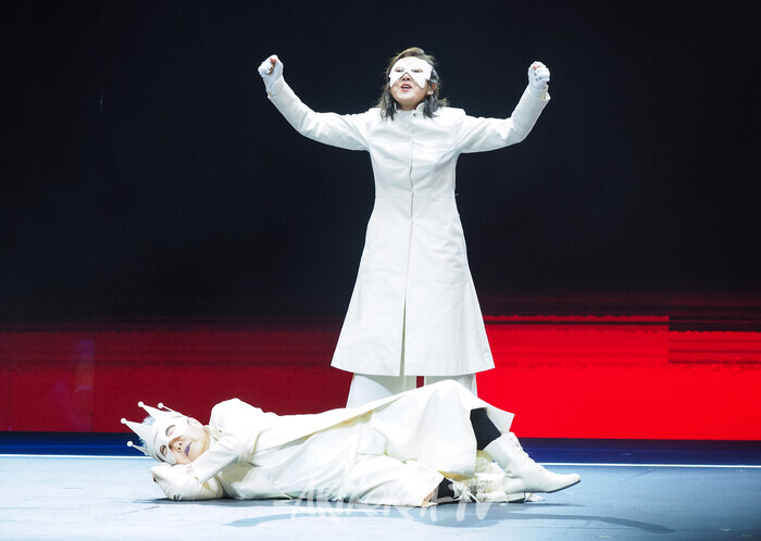 연극 '햄릿' 프레스콜(박정자, 정경순). 2024.06.13 사진 ⓒ아트코리아방송 이용선 기자