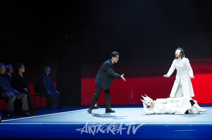 연극 '햄릿' 프레스콜(강필석, 정경순, 박정자). 2024.06.13 사진 ⓒ아트코리아방송 이용선 기자